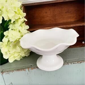 Tavola Bella Italy White Pottery Pedestal Compote Scallop Rim